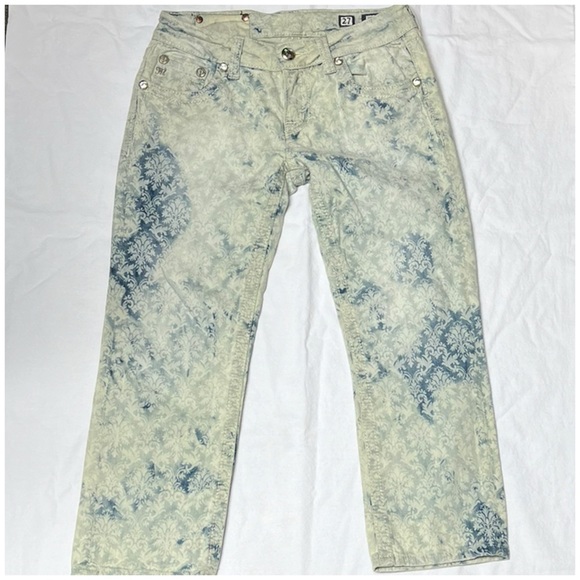 Cuffed Capri - Picture 1 of 4